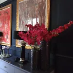 Room F - Louvre Museum - Shared Bathroom With Host